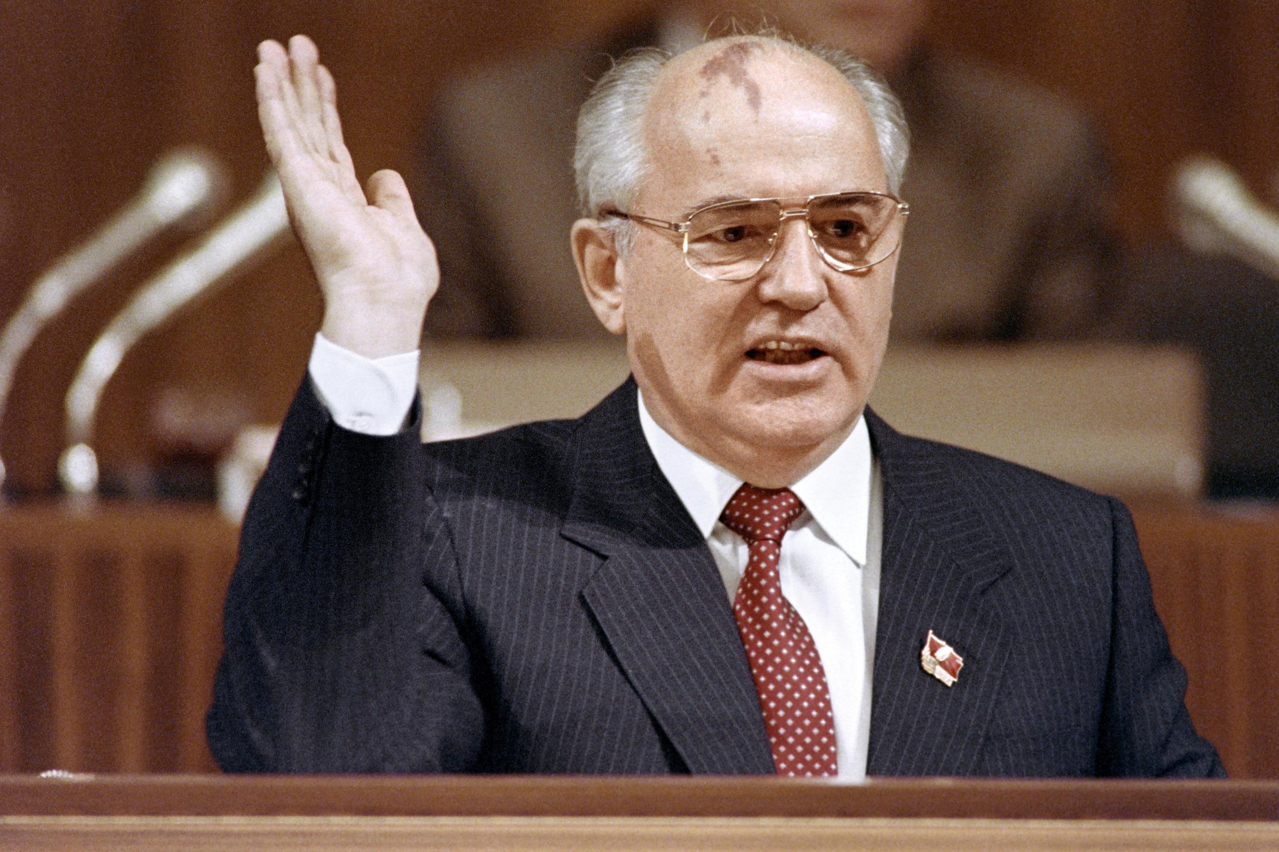 М с горбачев 1986. Горбачев 1991.
