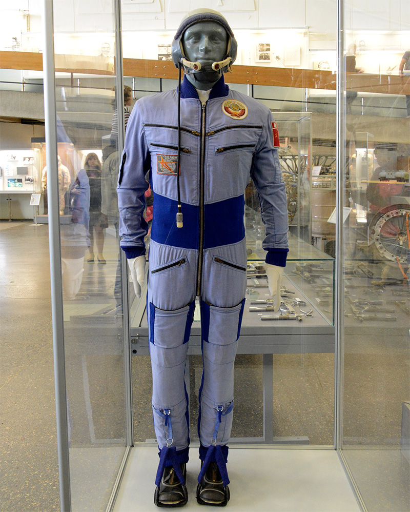 Специальные скафандры. Нагрузочный костюм Регент. Костюм Регент для Космонавтов. Костюм Чибис для Космонавтов. Профилактический нагрузочный костюм Пингвин 3.