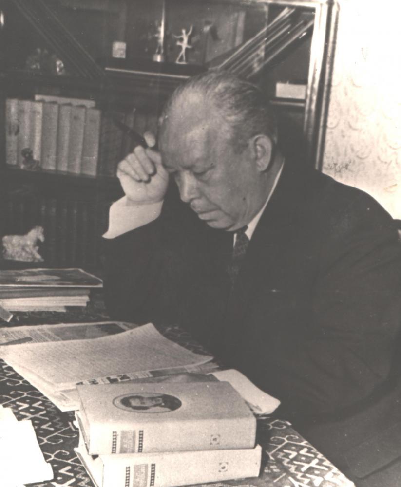 Аман Кекилов в своём рабочем кабинете. Ашхабад, 1960-е годы