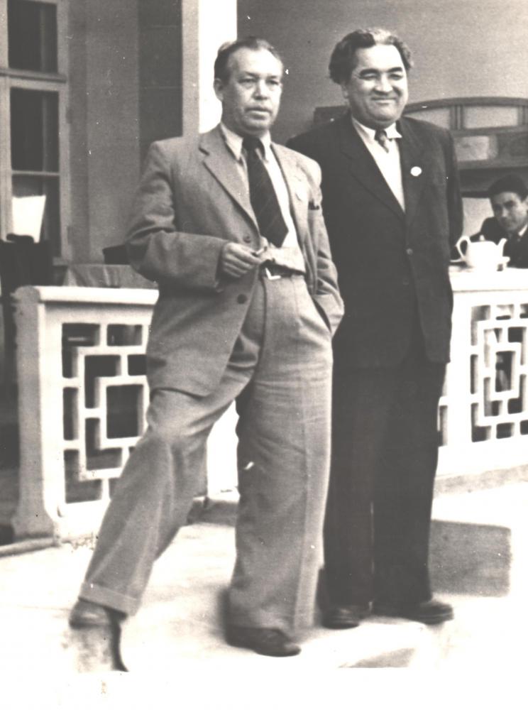 Туркменские писатели Аман Кекилов и Беки Сейтаков в дни работы Ташкентской конференции писателей стран Азии и Африки, Ташкент, 1958