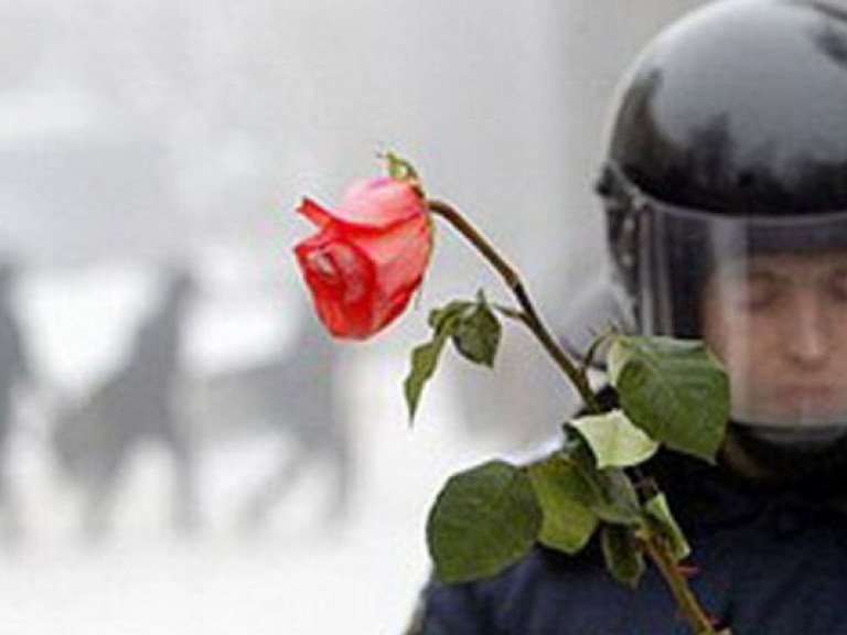 «Революция роз»: как США поменяли одну свою марионетку на другую